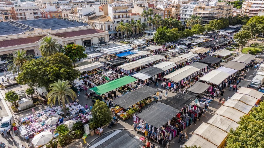 Aerial view of Dénia Monday market at Torrecremada