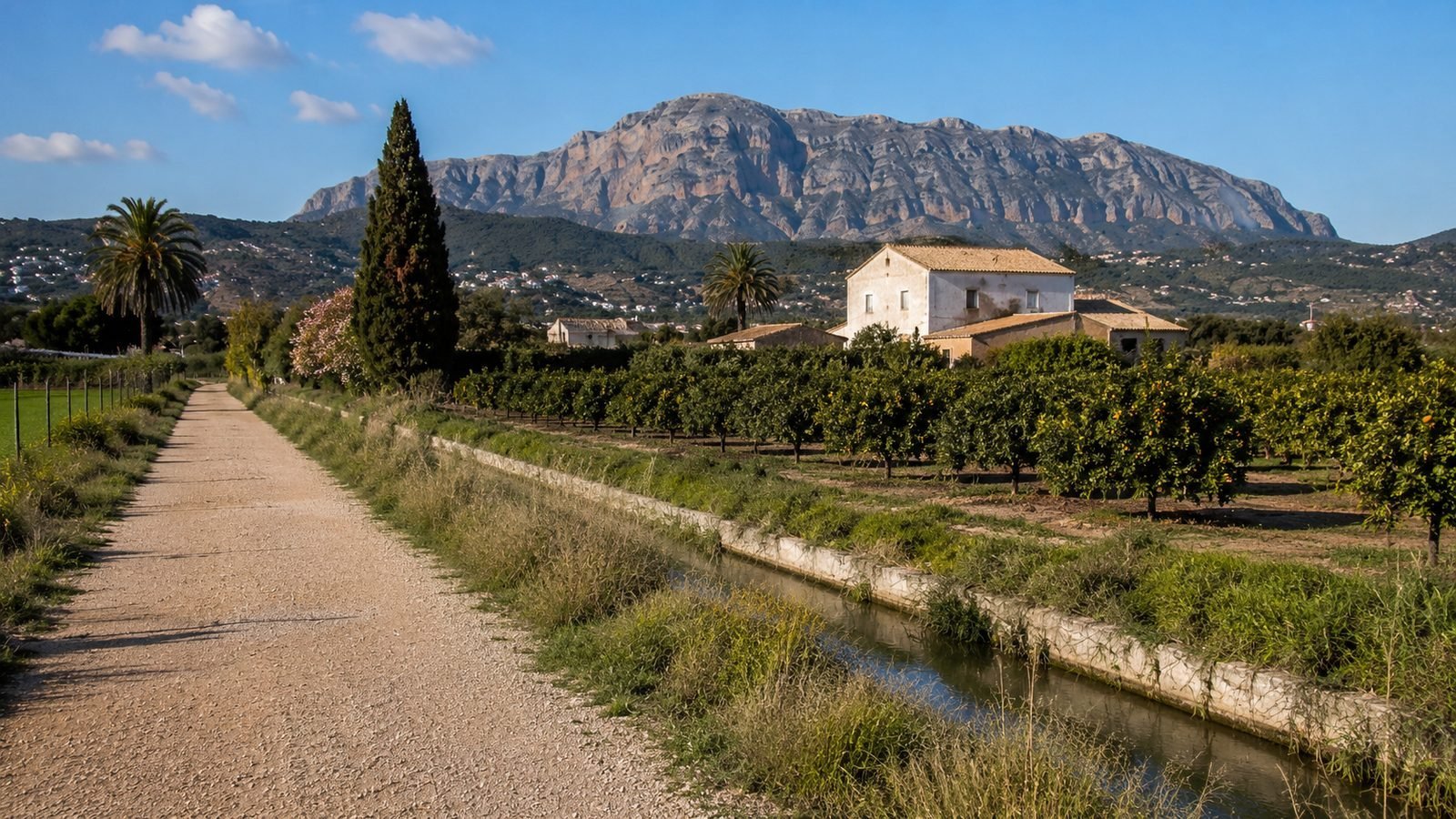 Farmhouse and rural landscape along La Vía Verde de Dénia