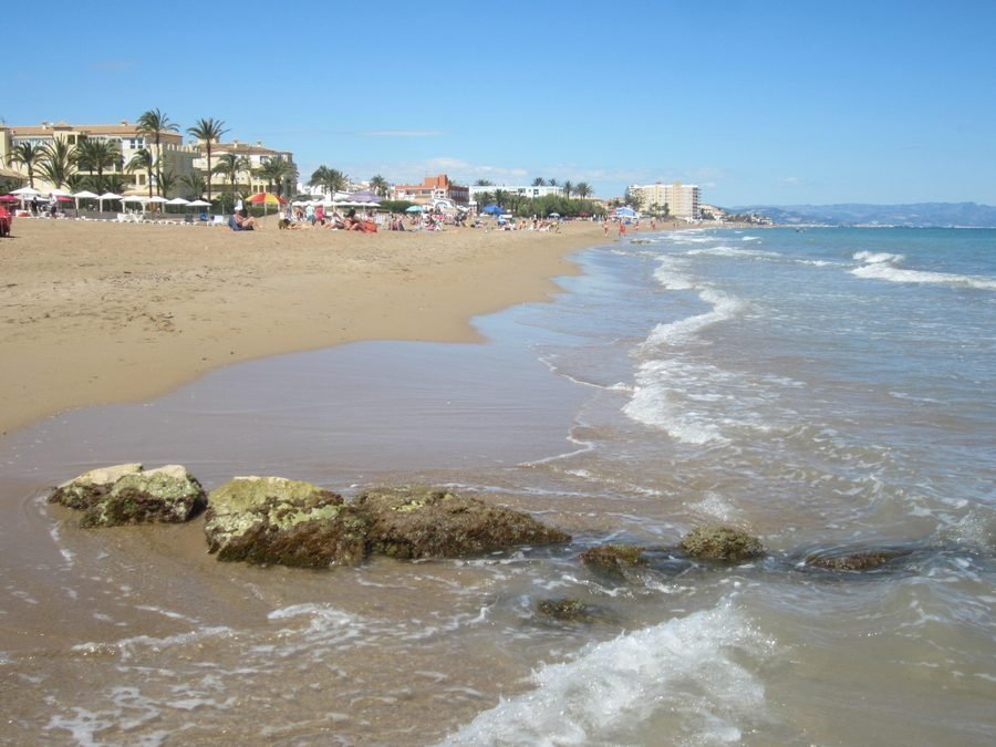 Punta del Raset sandy beach near Dénia port